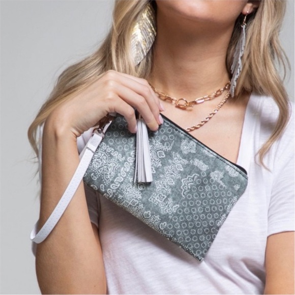 L.I.B Paisley Bandana Wristlet - Picture 1 of 4